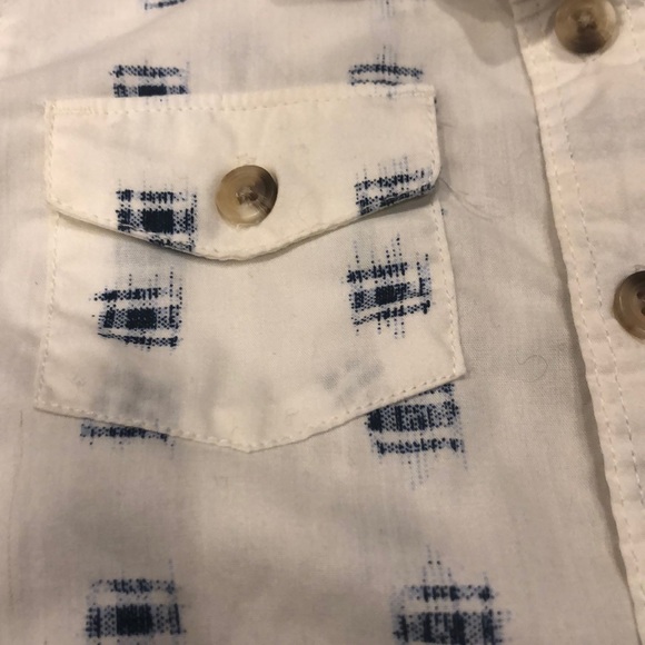 A Bundle, 1 Ralph Lauren & 1 Old Navy shirt. - Picture 8 of 12